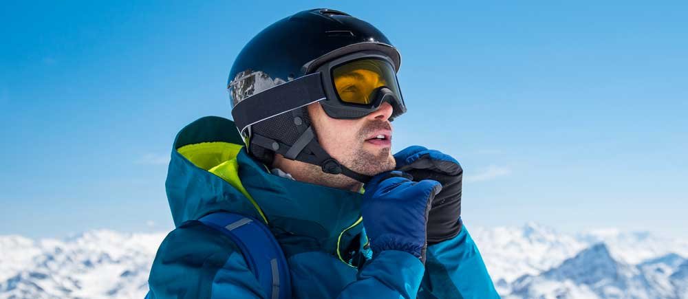 Masque de ski : un accessoire indispensable pour arpenter les pistes